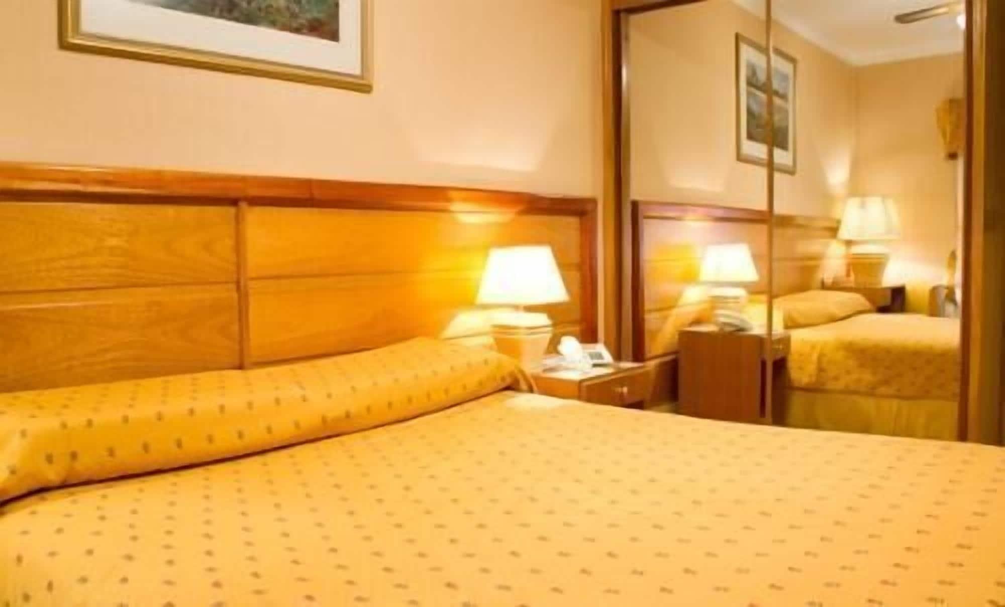Hotel Provincial Mendoza Buitenkant foto