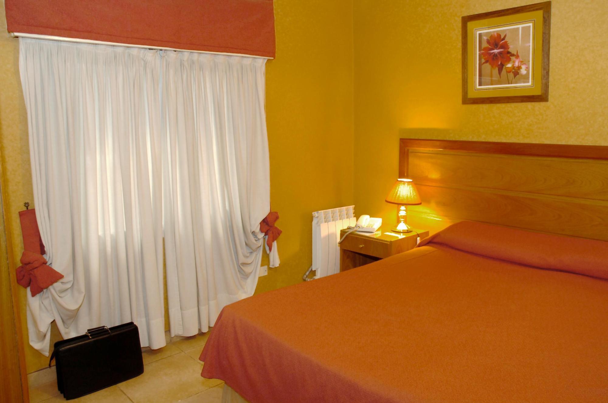 Hotel Provincial Mendoza Buitenkant foto